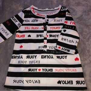 White/ black striped t-shirt/short sleeve/ shirt